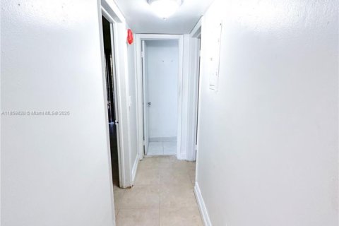 Apartamento en alquiler en North Miami, Florida, 1 dormitorio, 92.9 m2 № 1892093 - foto 4