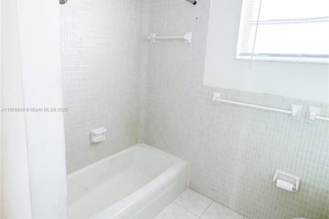 Apartamento en alquiler en North Miami, Florida, 1 dormitorio, 92.9 m2 № 1892093 - foto 9