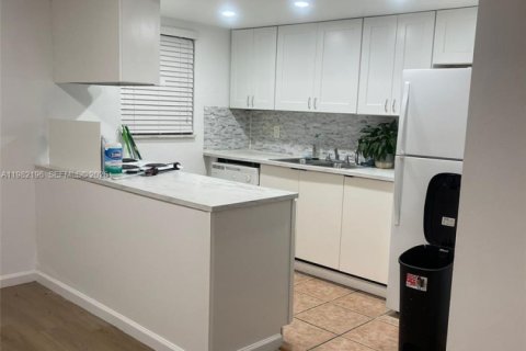 Condo in Fort Lauderdale, Florida, 1 bedroom  № 2043255 - photo 3