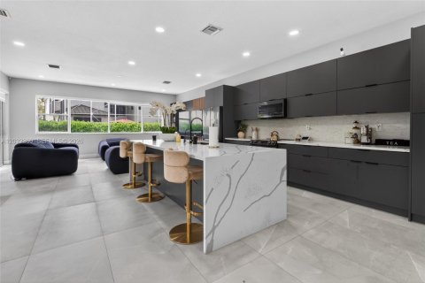 Villa ou maison à louer à Miramar, Floride: 5 chambres, 316.61 m2 № 2167967 - photo 4