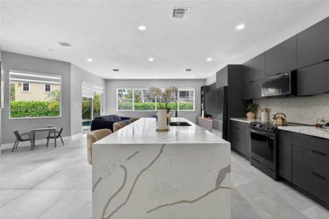 Villa ou maison à louer à Miramar, Floride: 5 chambres, 316.61 m2 № 2167967 - photo 5