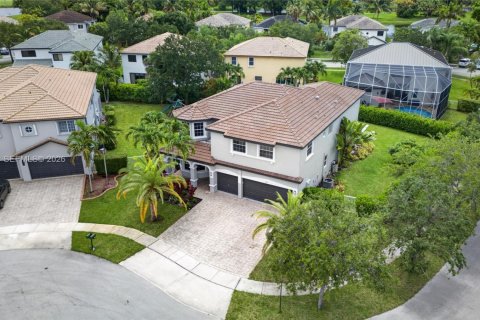 Villa ou maison à louer à Miramar, Floride: 5 chambres, 316.61 m2 № 2167967 - photo 2