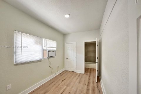 Adosado en alquiler en Miami, Florida, 2 dormitorios, 180.04 m2 № 2063769 - foto 11