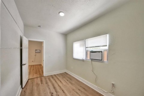 Adosado en alquiler en Miami, Florida, 2 dormitorios, 180.04 m2 № 2063769 - foto 14