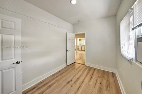 Adosado en alquiler en Miami, Florida, 2 dormitorios, 180.04 m2 № 2063769 - foto 13