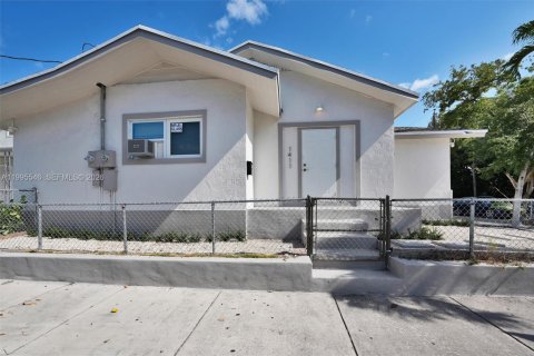Adosado en alquiler en Miami, Florida, 2 dormitorios, 180.04 m2 № 2063769 - foto 3