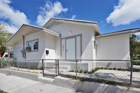 Adosado en Miami, Florida 2 dormitorios, 180.04 m2 № 2063769
