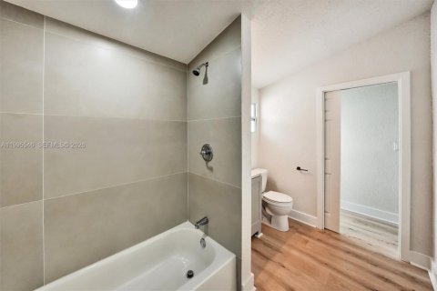 Adosado en alquiler en Miami, Florida, 2 dormitorios, 180.04 m2 № 2063769 - foto 15