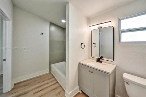 Adosado en alquiler en Miami, Florida, 2 dormitorios, 180.04 m2 № 2063769 - foto 16