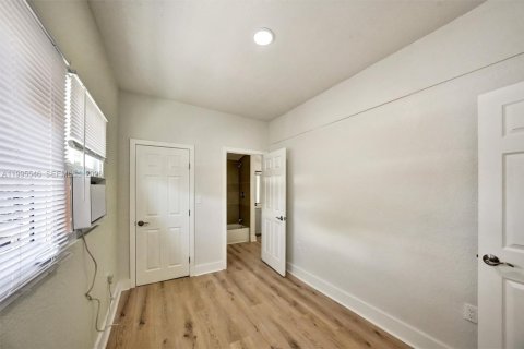 Adosado en alquiler en Miami, Florida, 2 dormitorios, 180.04 m2 № 2063769 - foto 12