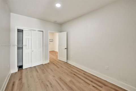 Adosado en alquiler en Miami, Florida, 2 dormitorios, 180.04 m2 № 2063769 - foto 18