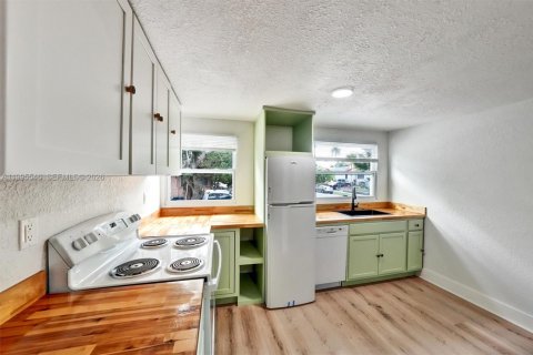 Adosado en alquiler en Miami, Florida, 2 dormitorios, 180.04 m2 № 2063769 - foto 7