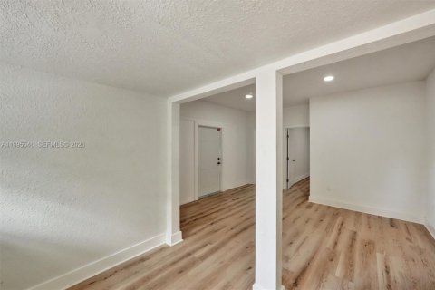 Adosado en alquiler en Miami, Florida, 2 dormitorios, 180.04 m2 № 2063769 - foto 8