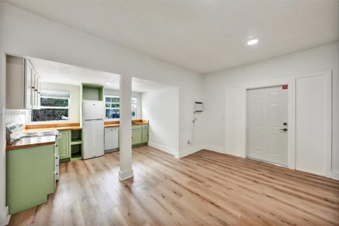 Adosado en alquiler en Miami, Florida, 2 dormitorios, 180.04 m2 № 2063769 - foto 4