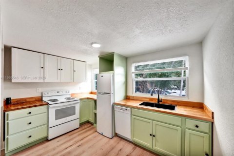 Adosado en alquiler en Miami, Florida, 2 dormitorios, 180.04 m2 № 2063769 - foto 5