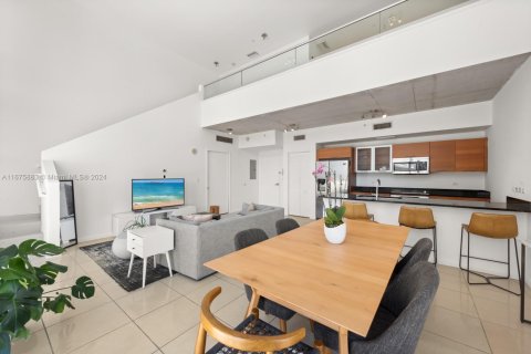 Condo in Miami, Florida, 1 bedroom  № 1811611 - photo 7