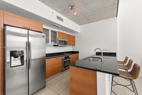 Condo in Miami, Florida, 1 bedroom  № 1811611 - photo 9