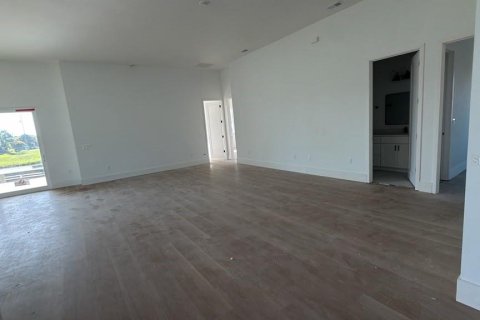 Купить виллу или дом в Порт-Шарлотт, Флорида 7 комнат, 217.95м2, № 2306657 - фото 10