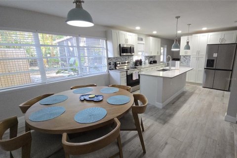 Villa ou maison à vendre à Sarasota, Floride: 4 chambres, 187.29 m2 № 2211666 - photo 7