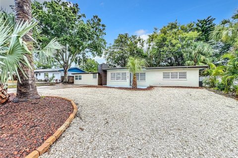 House in Sarasota, Florida 4 bedrooms, 187.29 sq.m. № 2211666