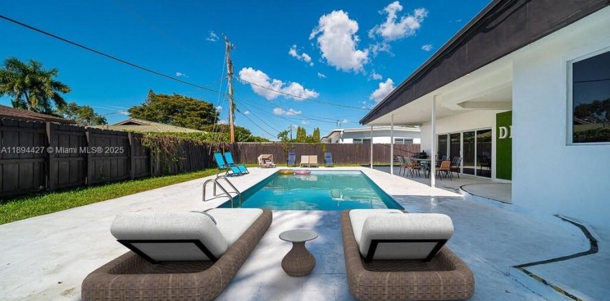 Casa en Miami, Florida 5 dormitorios, 241.73 m2 № 1945983