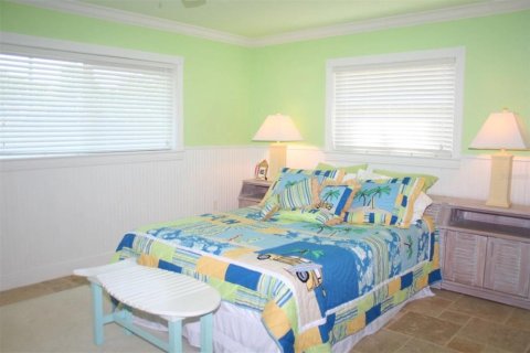 House in Longboat Key, Florida 4 bedrooms, 212.93 sq.m. № 2206220 - photo 3