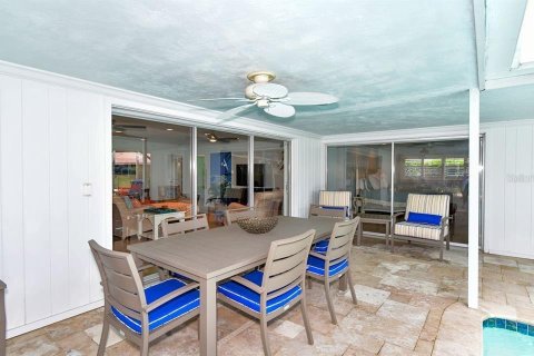 House in Longboat Key, Florida 4 bedrooms, 212.93 sq.m. № 2206220 - photo 12