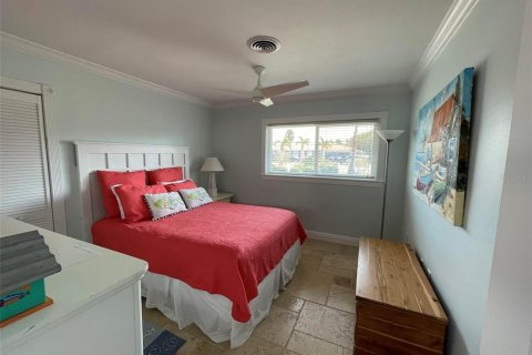 House in Longboat Key, Florida 4 bedrooms, 212.93 sq.m. № 2206220 - photo 5