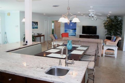 House in Longboat Key, Florida 4 bedrooms, 212.93 sq.m. № 2206220 - photo 27