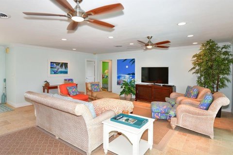 House in Longboat Key, Florida 4 bedrooms, 212.93 sq.m. № 2206220 - photo 14
