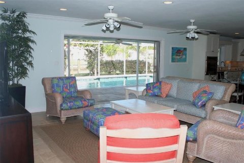 House in Longboat Key, Florida 4 bedrooms, 212.93 sq.m. № 2206220 - photo 15