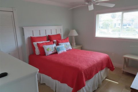 House in Longboat Key, Florida 4 bedrooms, 212.93 sq.m. № 2206220 - photo 4