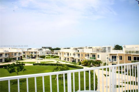 Townhouse in Homestead, Florida 4 bedrooms, 133.22 sq.m. № 1783624 - photo 2