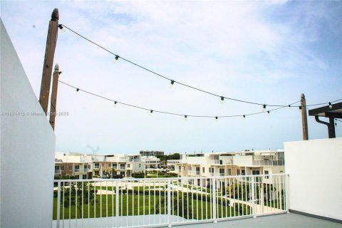 Townhouse in Homestead, Florida 4 bedrooms, 133.22 sq.m. № 1783624 - photo 3