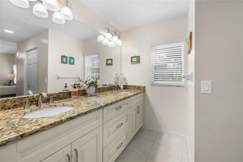 Condo in Sarasota, Florida, 2 bedrooms № 2101287 - photo 28