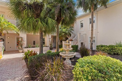 Condo in Sarasota, Florida, 2 bedrooms № 2101287 - photo 3