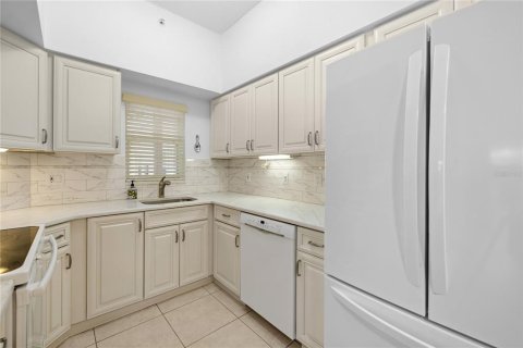 Condo in Sarasota, Florida, 2 bedrooms № 2101287 - photo 19