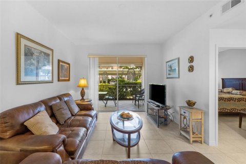 Condo in Sarasota, Florida, 2 bedrooms № 2101287 - photo 7