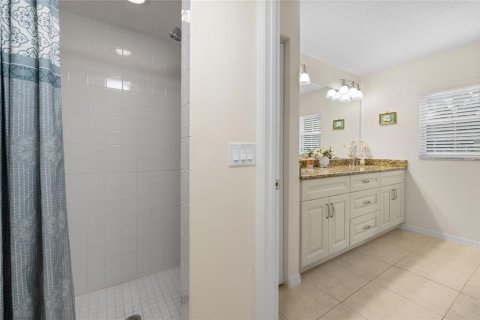Condo in Sarasota, Florida, 2 bedrooms № 2101287 - photo 27