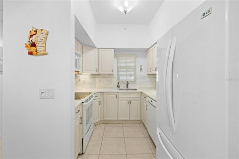 Condo in Sarasota, Florida, 2 bedrooms № 2101287 - photo 18