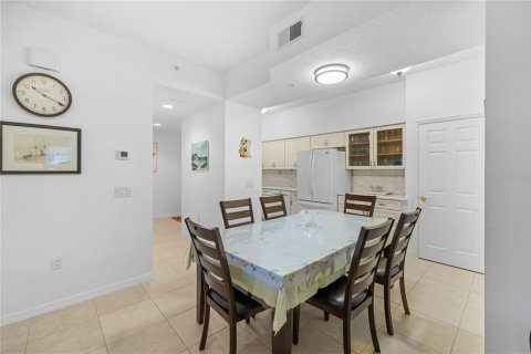 Condo in Sarasota, Florida, 2 bedrooms № 2101287 - photo 13