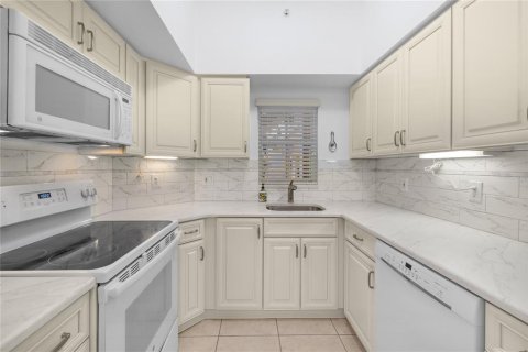Condo in Sarasota, Florida, 2 bedrooms № 2101287 - photo 20