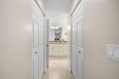 Condo in Sarasota, Florida, 2 bedrooms № 2101287 - photo 24
