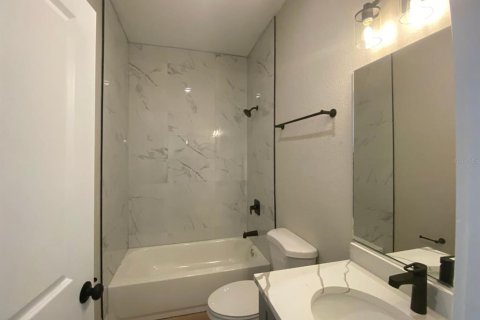 Immobilier commercial à vendre à Port Charlotte, Floride: 6 chambres, 209.03 m2 № 2205504 - photo 10