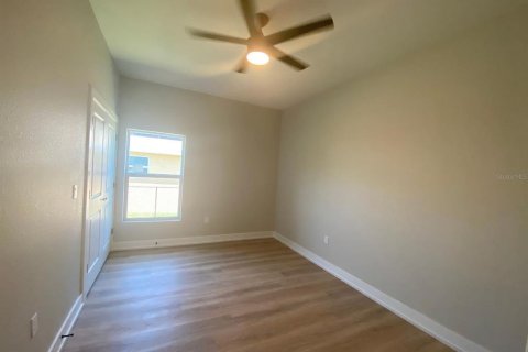 Immobilier commercial à vendre à Port Charlotte, Floride: 6 chambres, 209.03 m2 № 2205504 - photo 11