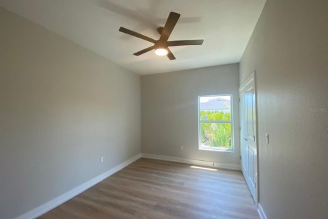 Immobilier commercial à vendre à Port Charlotte, Floride: 6 chambres, 209.03 m2 № 2205504 - photo 9