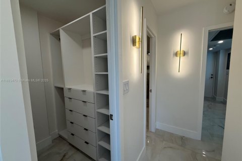 Condo in Sunny Isles Beach, Florida, 1 bedroom  № 1978797 - photo 23