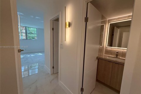 Condo in Sunny Isles Beach, Florida, 1 bedroom  № 1978797 - photo 25