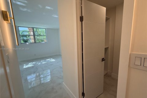 Condo in Sunny Isles Beach, Florida, 1 bedroom  № 1978797 - photo 19