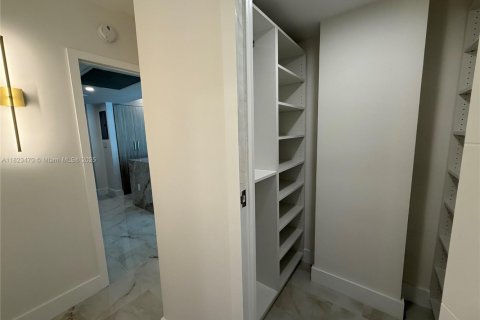 Condo in Sunny Isles Beach, Florida, 1 bedroom  № 1978797 - photo 24